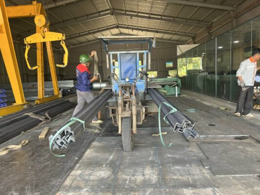 Tôn Thép LIKI STEEL | Tôn - Sắt hộp - Sắt ống - Sắt hình - Inox - B40 nha may ton likisteel 16