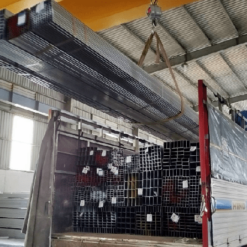 Giao hàng thép hộp cho khách hàng của LIKI STEEL