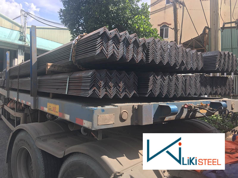 LIKI STEEL vận chuyển sắt V cho khách hàng