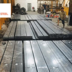 Hộp inox 100x100 sáng bóng, mang lại vẻ đẹp hiện đại cho công trình