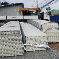 Sản phẩm tôn xốp Việt Nhật mang lại tính thẩm mỹ cao, giúp ngôi nhà trông sang trọng và hiện đại hơn