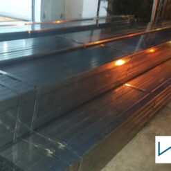 Tính linh hoạt của inox hộp 30x90 trong việc gia công và lắp đặt tại các công trình lớn