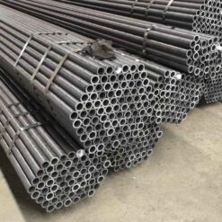 Ống phi 76 có nhiều loại khác nhau, từ thép đen đến thép mạ kẽm nhúng nóng