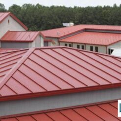 Tôn sóng màu đỏ tạo vẻ khỏe khoắn, hoàn hảo cho công trình của bạn