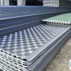 Tôn lạnh 3 lớp nhẹ, dễ thi công và vận chuyển