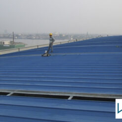 Giá tôn nhựa màu xanh phù hợp nhà dân dụng và công nghiệp