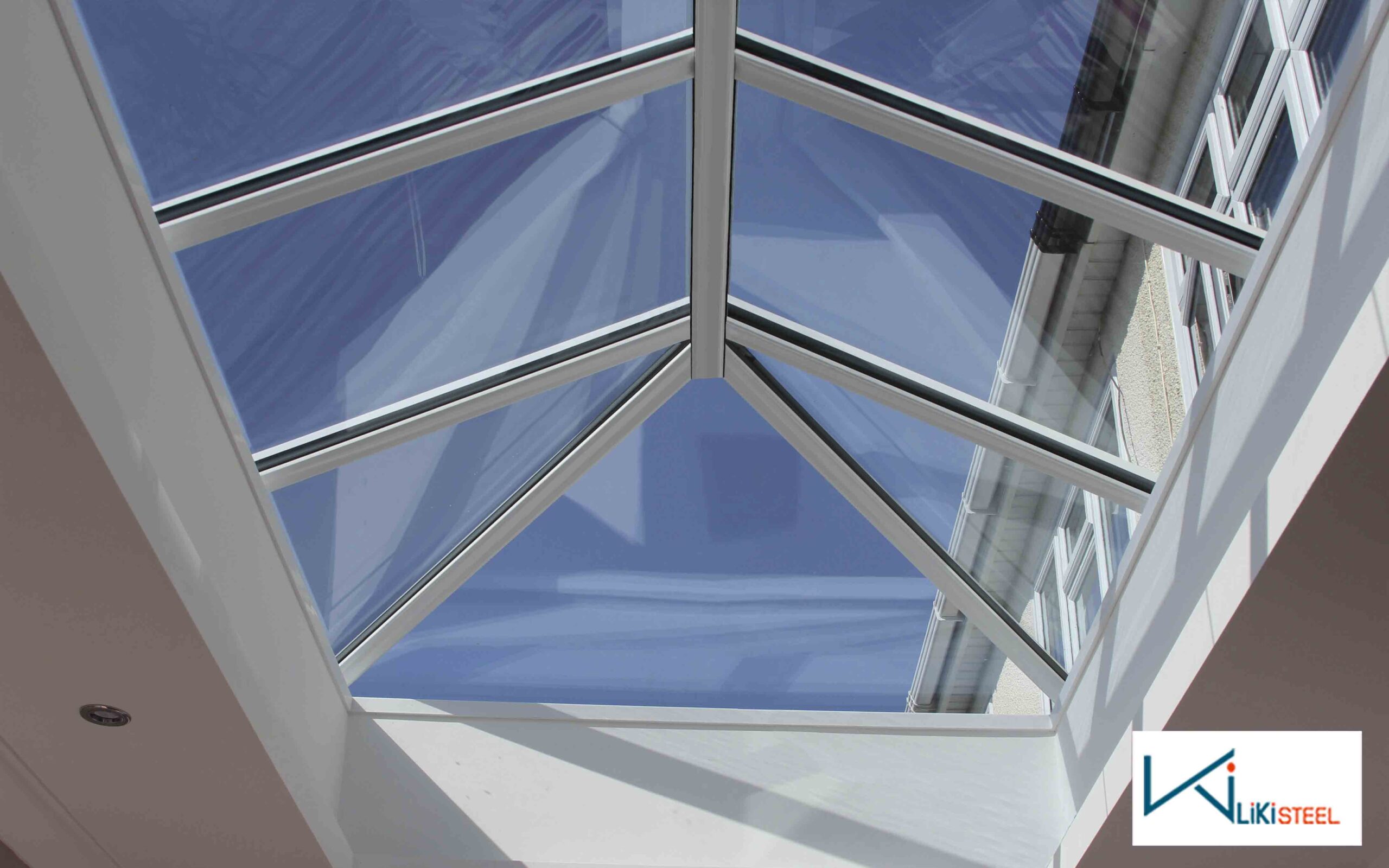 Tôn nhựa trong suốt phẳng tạo điểm nhấn thẩm mỹ cho mái nhà