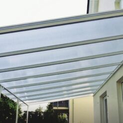 Tấm nhựa lấy sáng phẳng tạo điểm nhấn thẩm mỹ cho mái nhà