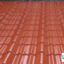 Mái tôn màu cam bền màu, không bong tróc sau thời gian dài sử dụng