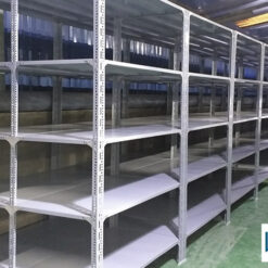 Kệ thép V lỗ chịu lực tốt, thích hợp cho kho hàng