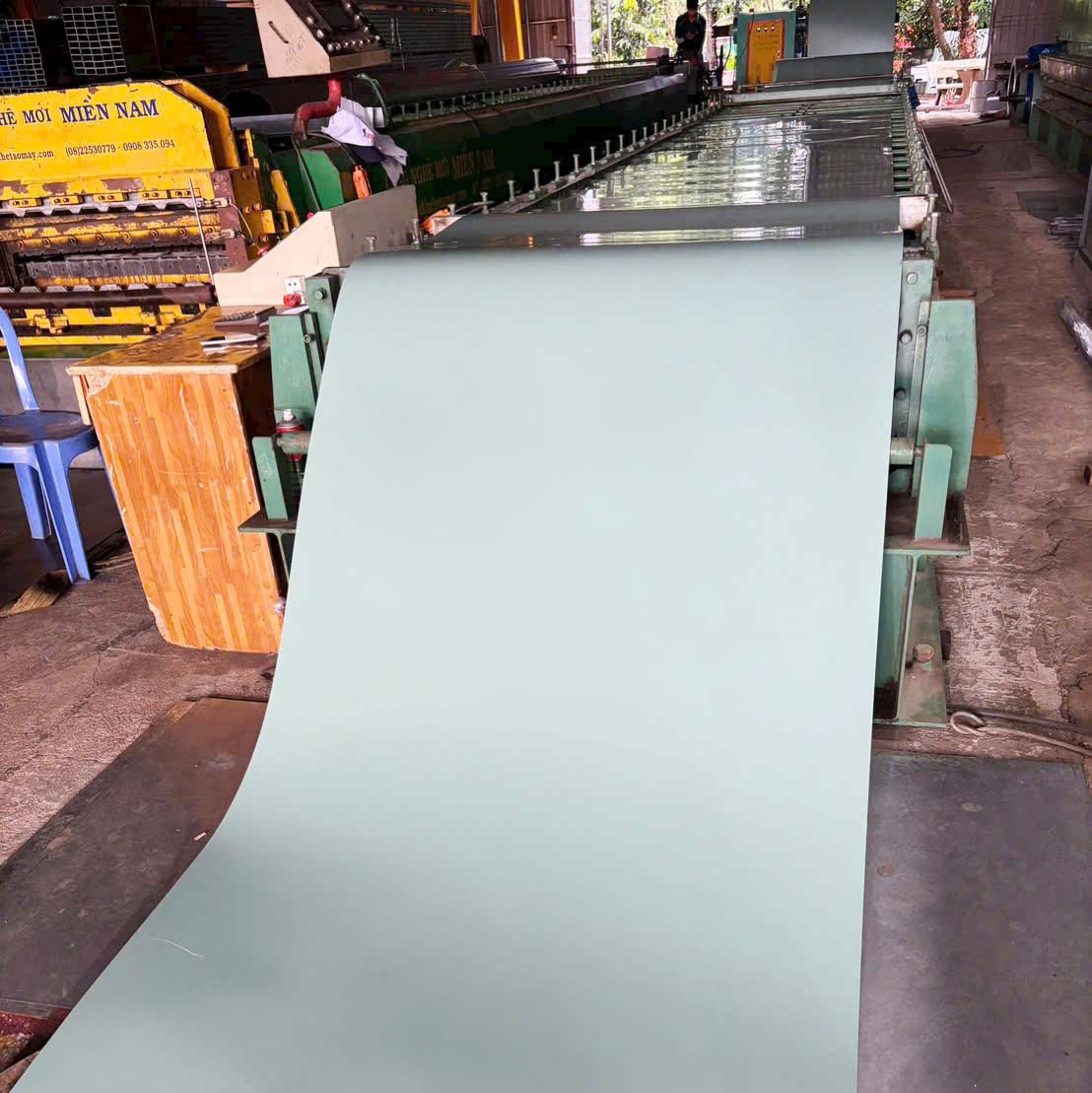 Mẫu Tôn Phú Mỹ màu sắc bền đẹp, phù hợp công trình dân dụng và công nghiệp.