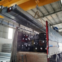 Chuẩn bị hàng sắt hộp 50x100 cho khách hàng