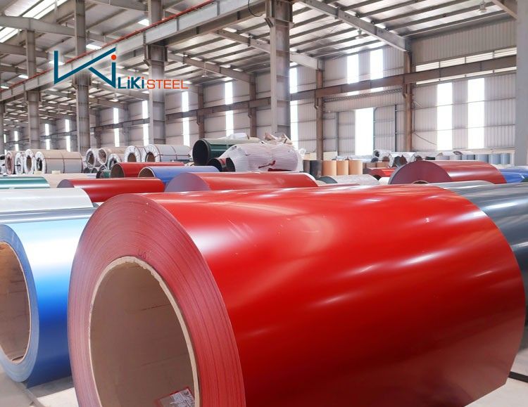 Báo giá tôn cuộn mạ màu phụ thuộc vào nhiều yếu tố như độ dày, quy cách, thương hiệu và màu sắc.