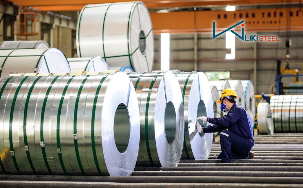 Tuân thủ quy trình sản xuất tôn mạ kẽm giúp tăng khả năng chống ăn mòn và kéo dài tuổi thọ sản phẩm.