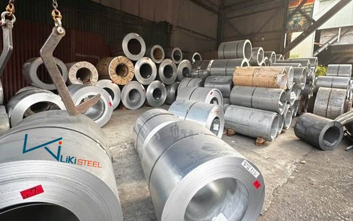 Tôn mạ kẽm cuộn với đa dạng kích thước và độ dày.