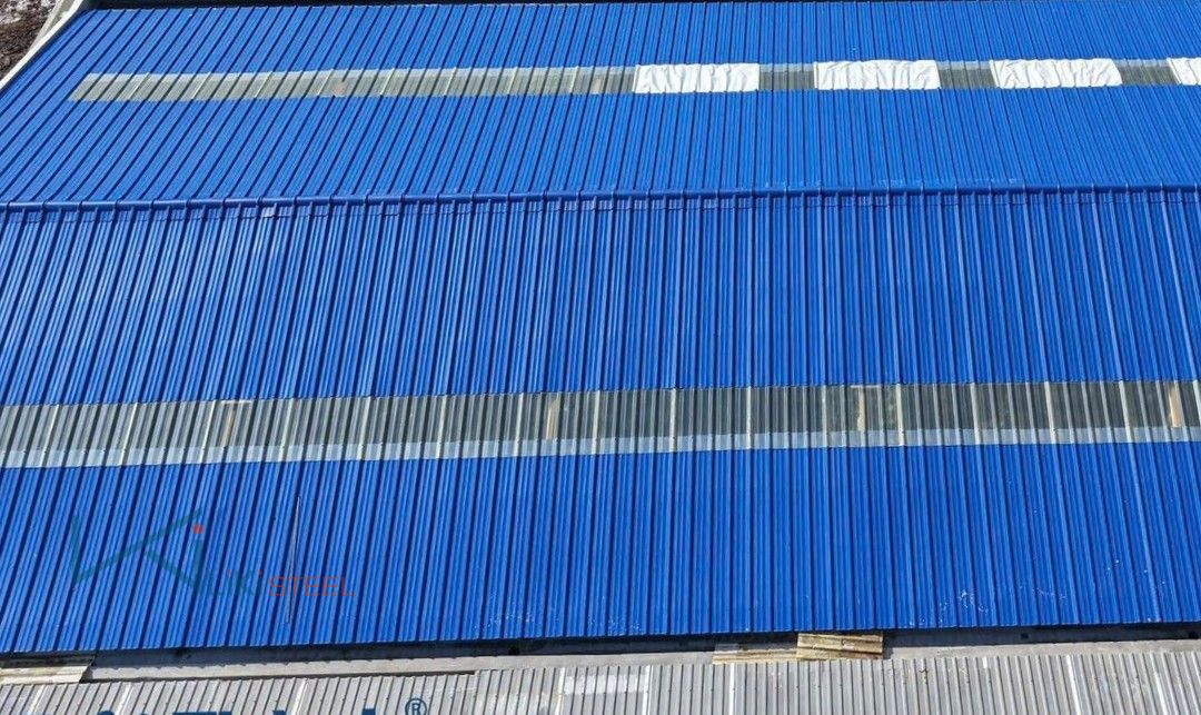 Tôn PU 3 lớp giúp giảm nhiệt, giảm tiếng ồn và tăng tính thẩm mỹ cho công trình.